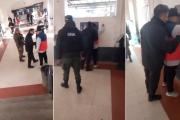 Denuncian que barras bravas de Banfield extorsionan a vendedores ambulantes