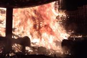 Impactante incendio en un depósito de pallets