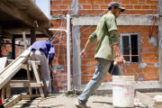 Crece la precarización en la era Milei: Monotributistas y cuentapropistas superan el empleo registrado