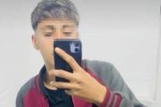 Su compañero de aula le dio una golpiza "por un asiento" y ahora pelea por su vida