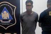 Engañó a una adolescente para llevarla a su casa, la abusó y filmó con su celular
