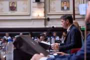 El kicillofismo insiste con las reelecciones indefinidas y es una incógnita la estrategia del cristinismo