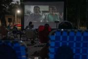 Cientos de vecinos disfrutaron de una nueva jornada de "Cine de Verano"