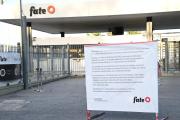 Impacto por los despidos en Fate y reclamo del SUTNA en la puerta de la fábrica