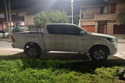Adolescentes robaron una camioneta en Avellaneda: los atraparon escondidos en una escalera