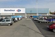 Se mató de un tiro en la cabeza y lo encontraron dentro de su auto los empleados de un supermercado