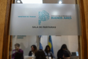 Kicillof prepara un acuerdo salarial de varios meses para estatales y docentes