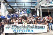 Casi siete de cada 10 trabajadores de prensa cobran salarios por debajo de la canasta básica