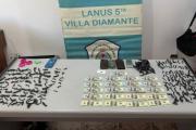 Detuvieron a dos mujeres dealers: secuestraron drogas y miles de dólares