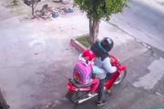 Enfrentó a dos motochorros armados delante de su pequeña hija