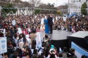 Otermín tomó la Promesa de Lealtad a la Bandera a más de 2.500 estudiantes de Lomas 