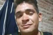 Buscan a un asesino prófugo: "Lo apuñaló en el pecho, en la cara y le dibujó una A"