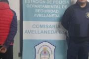 Avellaneda: lo vieron agredir a un hombre, huyó y se metió en una casa