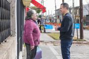 Julián Álvarez supervisó el avance de las obras de pavimentación en el barrio Villa Obrera