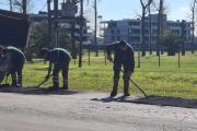 Trabajos de bacheo con asfalto caliente en Canning
