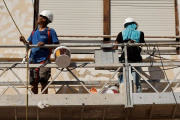 La paradoja libertaria: Trabajar más horas para ganar menos