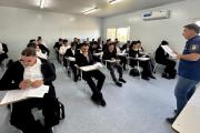 El Municipio acompaña a 700 aspirantes a policías brownianos que rinden su examen