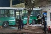 Tragedia en Temperley: investigan si el colectivero que murió tras chocar una casa se quitó la vida