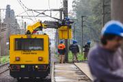 Instalan las columnas para electrificar la nueva Estación de Trenes de la UNAB