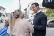 Julián Álvarez recorrió las obras de repavimentación en el barrio Villa Progreso