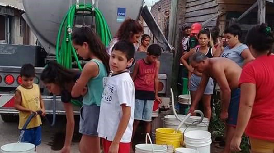 Vecinos del barrio San Carlos reclaman por falta de agua en verano ...