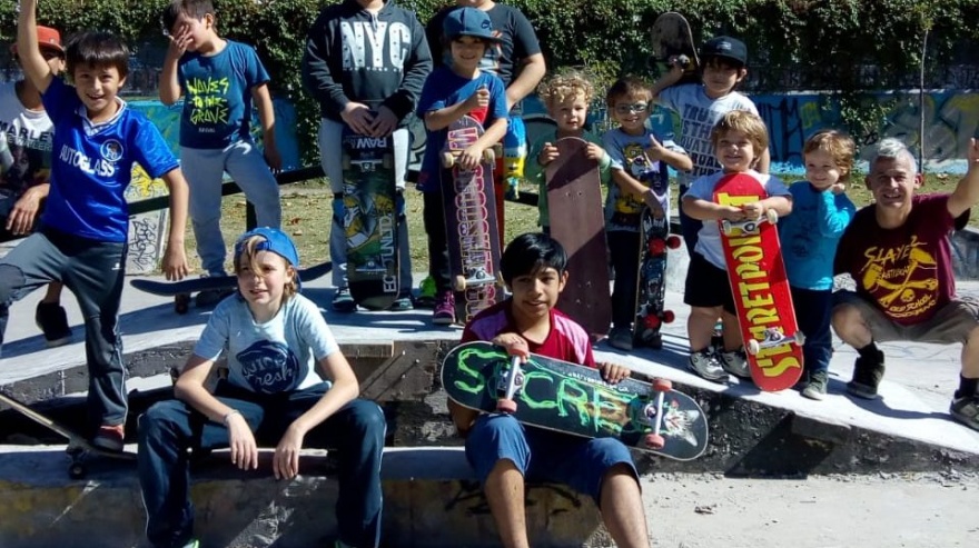 La escuela de Skate de Burzaco crece de la mano de la pasión y la inclusión  - Política del Sur