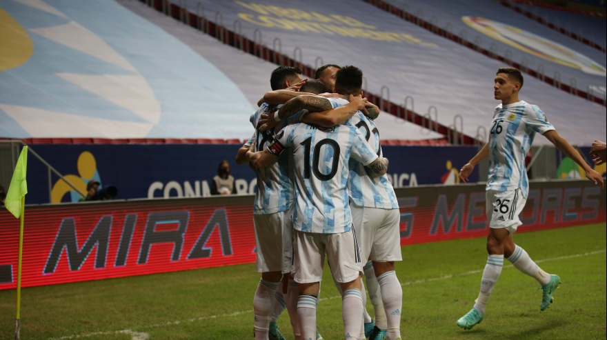 Argentina venció a Uruguay y es líder en su grupo de la ...