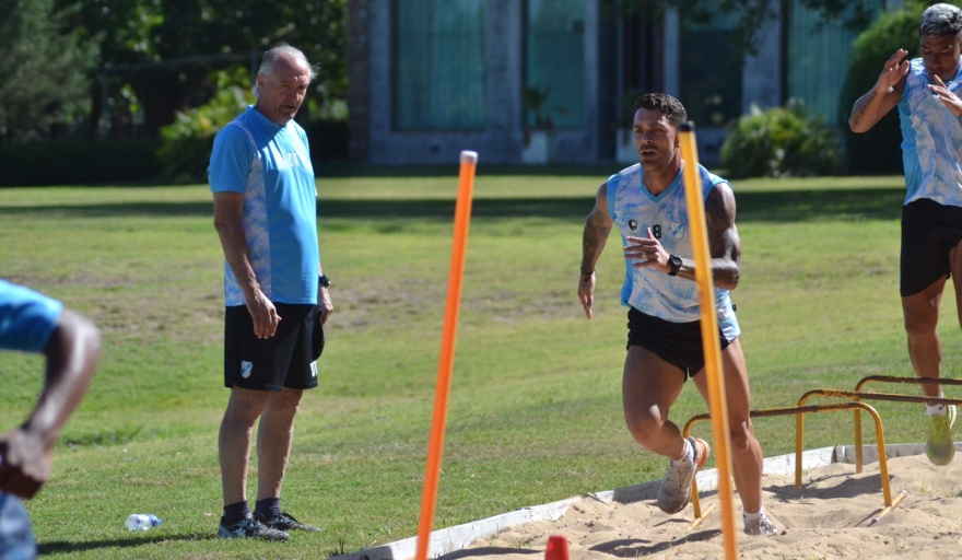 PRÁCTICA DE FÚTBOL ANTE SAN MIGUEL - Club Atlético Temperley