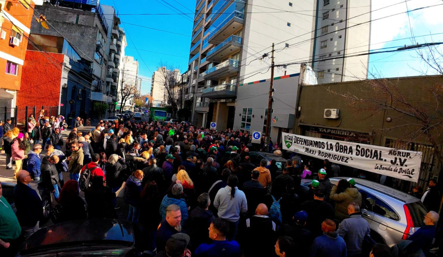 El Gobierno profundiza su ofensiva contra las obras sociales y la CGT alerta sobre un "inminente colapso”