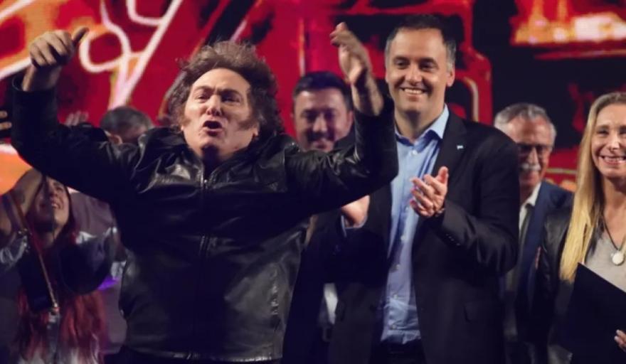 La pelea es a los gritos en la octava: Milei mete miedo y el peronismo le reza a san Alak