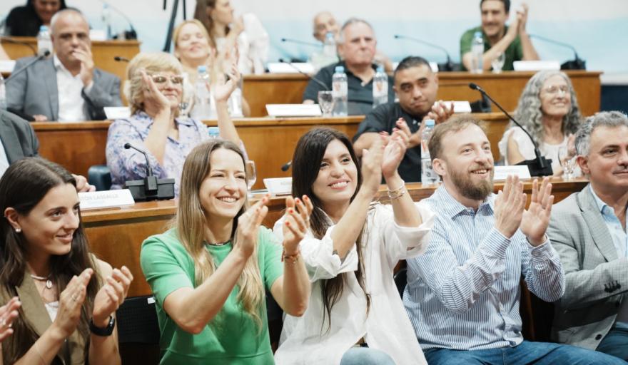 Con la presencia de Otermín, juraron los nuevos concejales en Lomas