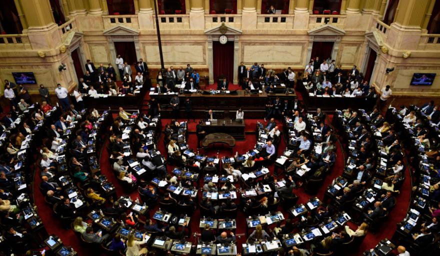 Casella, contra la reforma laboral y la baja de la edad de imputabilidad: "Un conjunto de retrocesos"